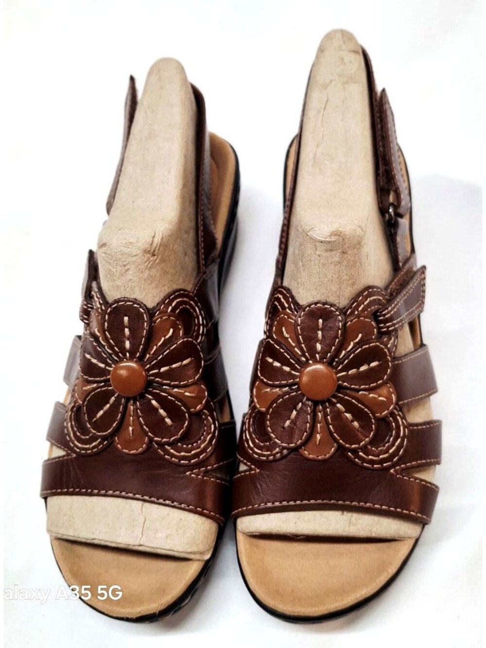 Clarks Womens Brown Leather Slingback Sandals With Floral Detail & Box - Size 8.
